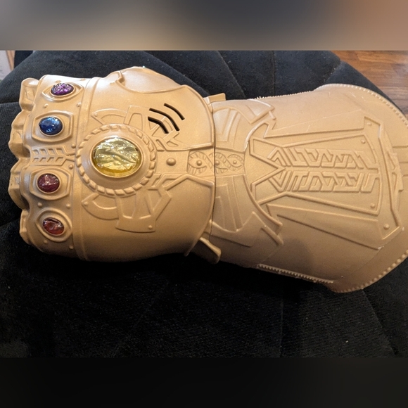 Iron Man Infinity Gauntlet Glove Toy with Stones With Sound Effects - Picture 1 of 6